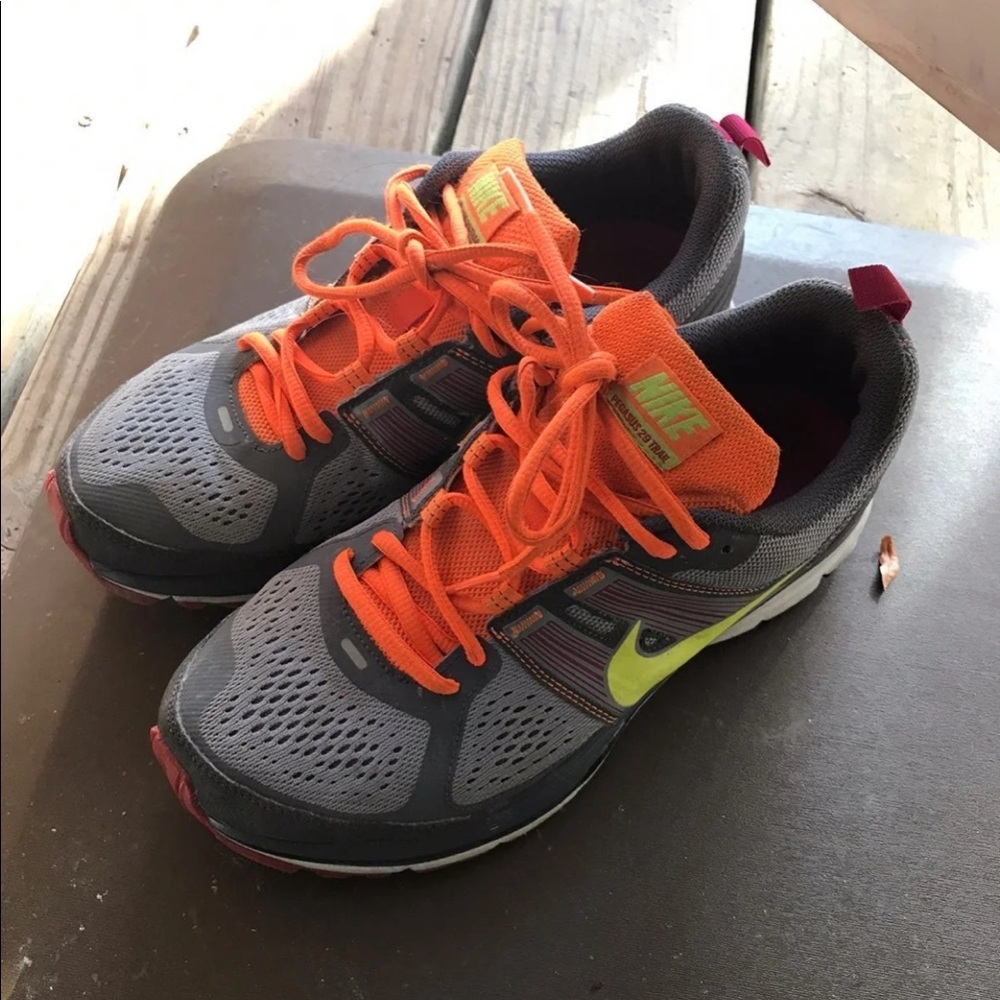Women’s Nike’s Sz 8